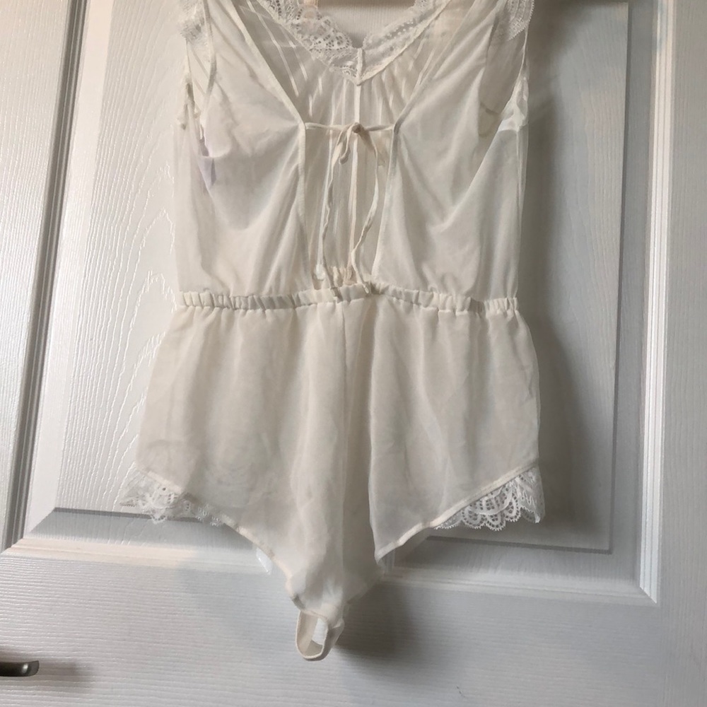 Woman’s Intimates - Picture 6 of 8